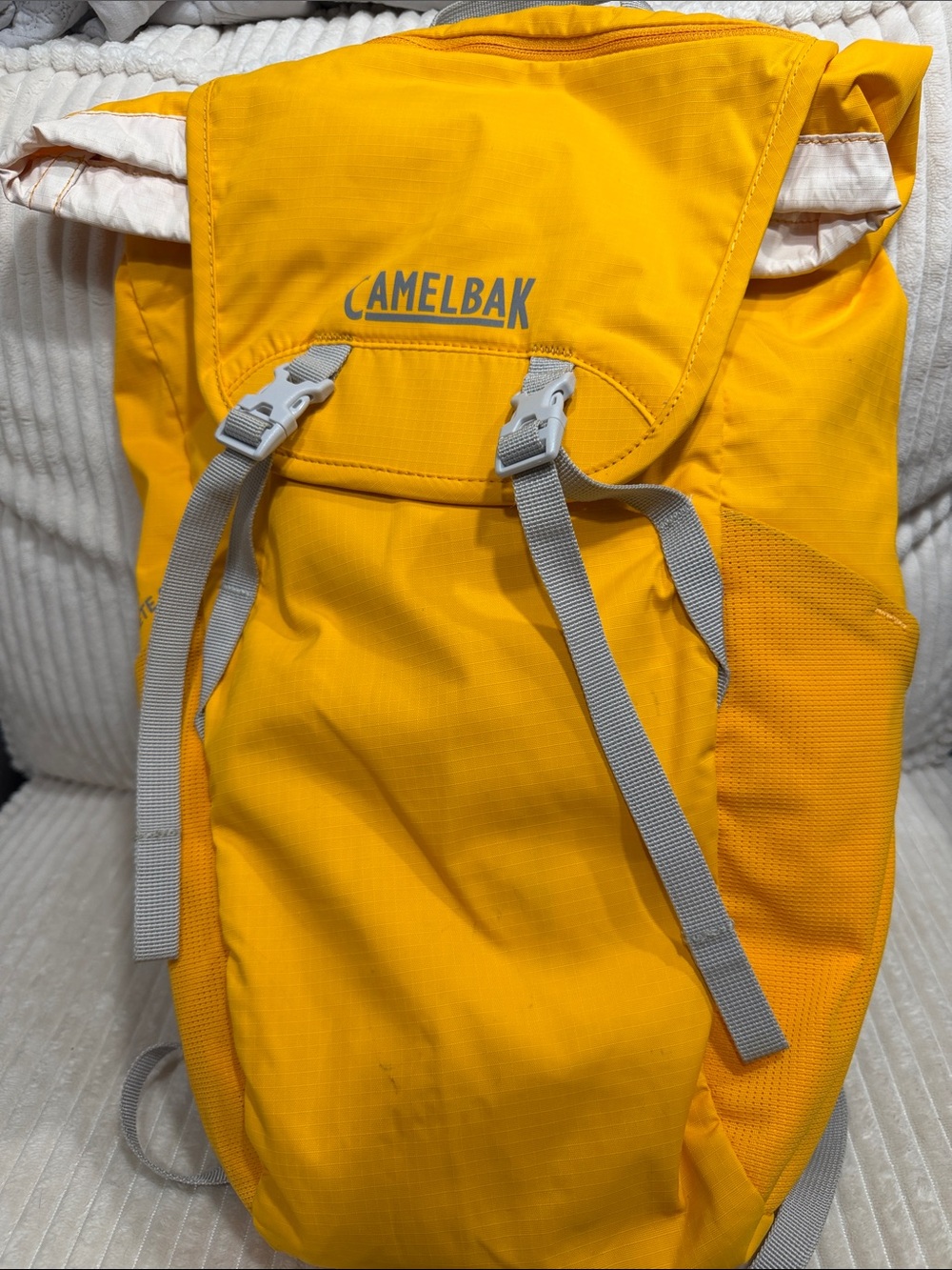 CamelBak Arête 18 Hydration Pack Yellow. Great shape! Like new.